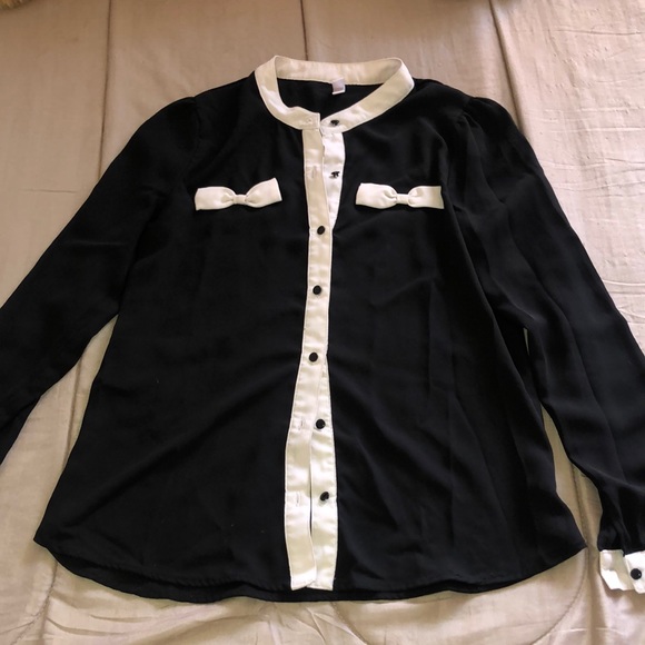 π Bowed Button Up - Picture 1 of 7